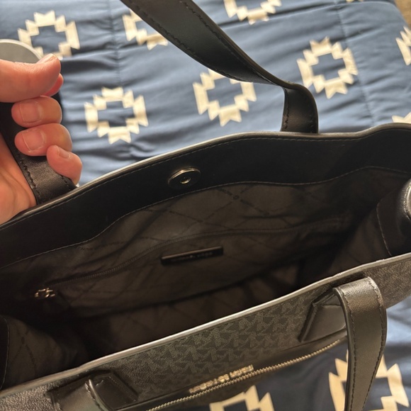 Mk purse - Picture 2 of 2